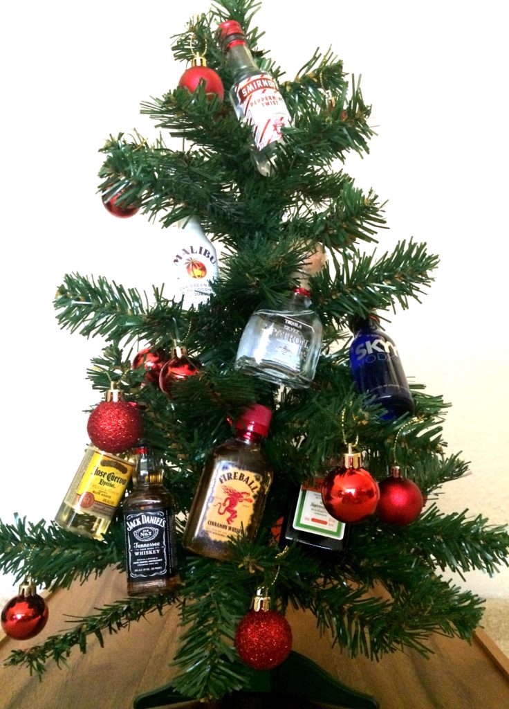 http://mrsalexpaul.com/wp-content/uploads/2016/12/Mini-Bottle-Christmas-Tree-After-736x1024.jpg